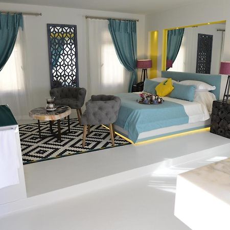 Marge Hotel Çeşme Bilik gambar