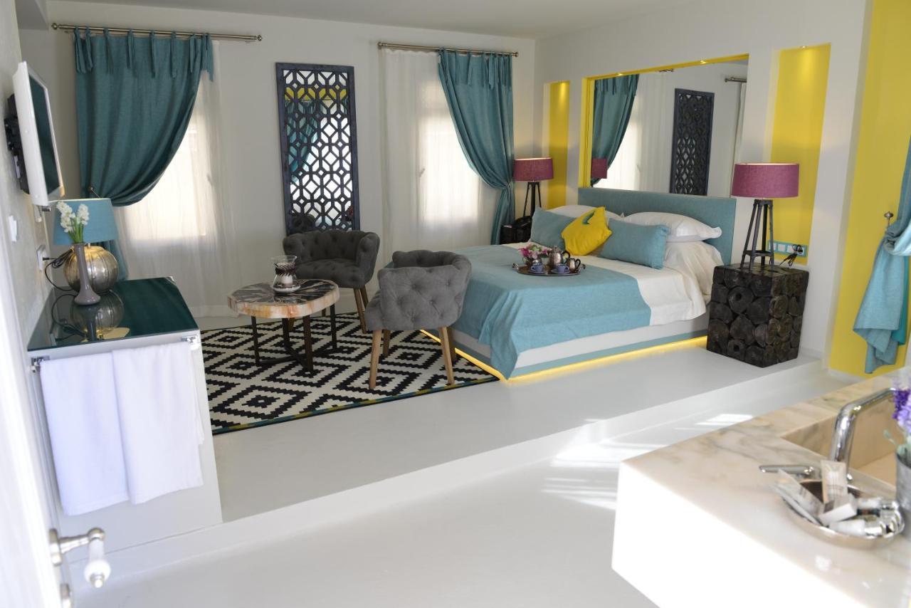Marge Hotel Çeşme Bilik gambar